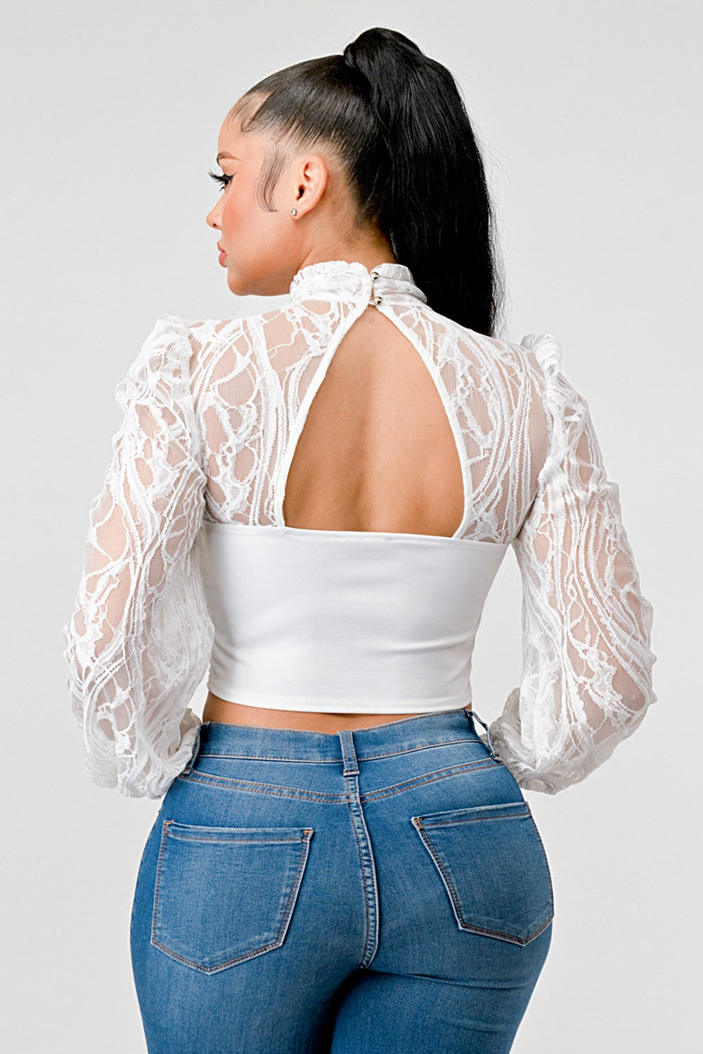 BLUSA CORTA DE ENCAJE TRANSPARENTE CON CUELLO ALTO DE LUJO